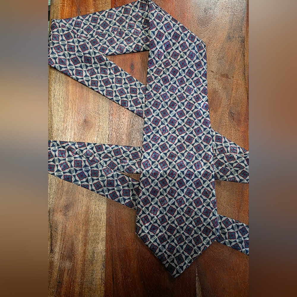 Johnny Carson Rare Vintage Geometric Patterned Tie. Size OS